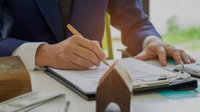 Qual a diferença entre uma transcrição do imóvel e uma escritura pública de compra e venda?